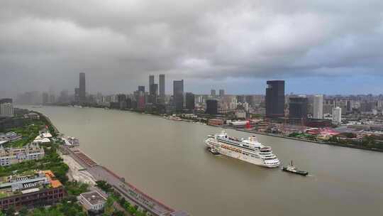 上海台风天蓝梦之歌邮轮进港延时