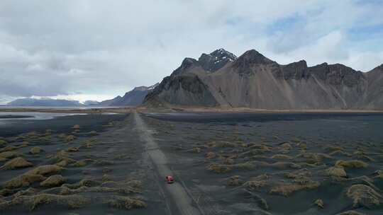 冰岛斯托克尼斯维斯特拉霍恩黑色沙滩的无人视频素材模板下载