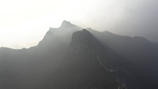 北京箭扣长城冬季雾凇云海震撼景观