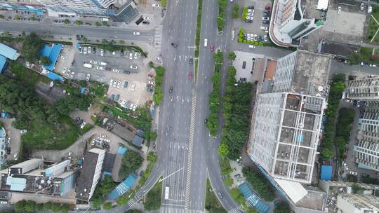 航拍城市大道交通车辆行驶