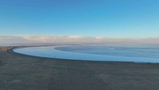 青海青海湖蓝天白云湖面航拍4K视频