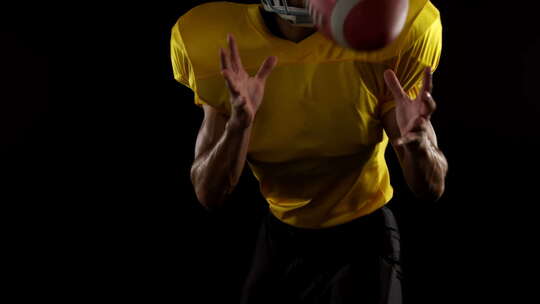 美国橄榄球运动员接球跑4k视频素材模板下载
