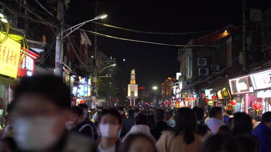 夜晚老街道美食街拥挤人群步行街商业街游客