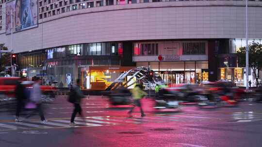 城市喧嚣街道慢门王家卫人来人往快节奏生活