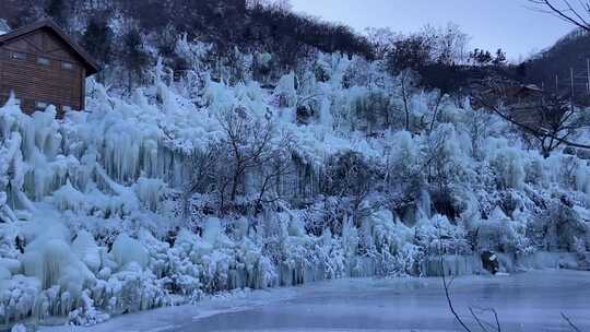 济南南部山区九如山，冰瀑成型冰天雪地