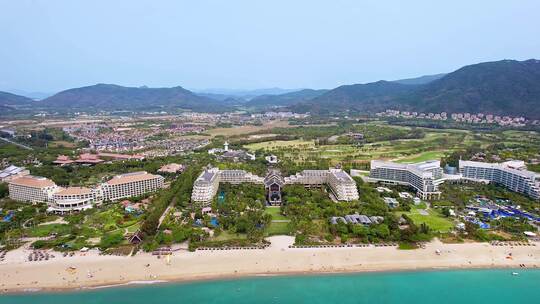 中国海南三亚亚龙湾海岸线高级度假酒店航拍