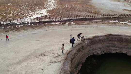 11月初围绕在木吉火山口的人 雪山航拍