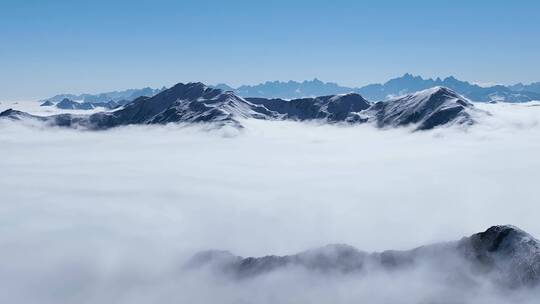 四川夹金山雪山云海航拍风景