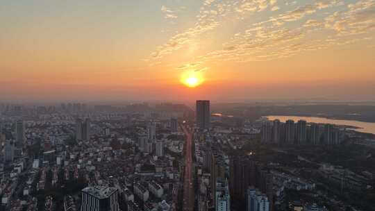 城市日落时分的高空俯瞰全景