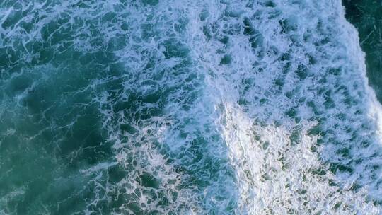 航拍大海海浪飞溅视频素材模板下载