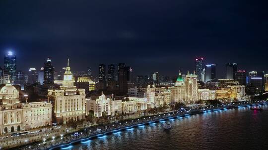 航拍上海黄浦江沿岸外滩地标建筑群夜景