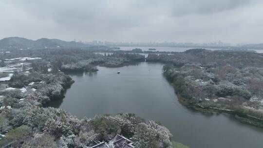 航拍西湖大雪