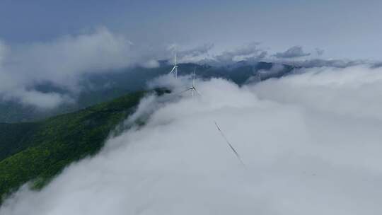 高山云雾缭绕风车风能