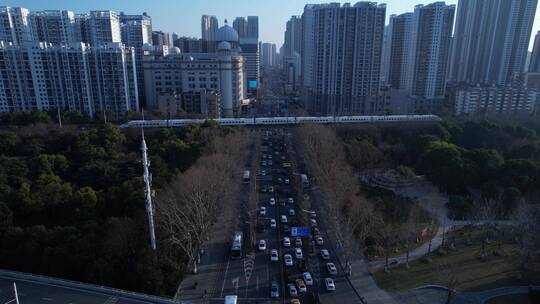 城市道路高铁穿桥航拍