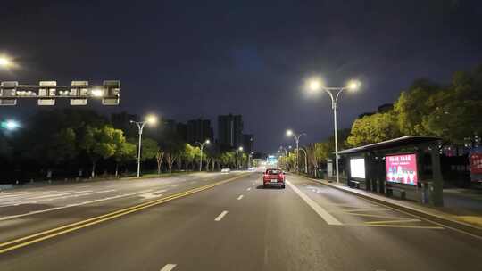 城市夜晚夜景开车第一视角汽车窗外沿途风景