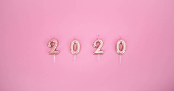 粉色背景下的2020数字气球