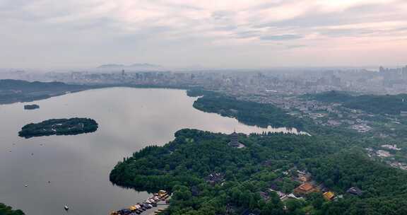 杭州西湖和古老的雷峰塔建筑景观