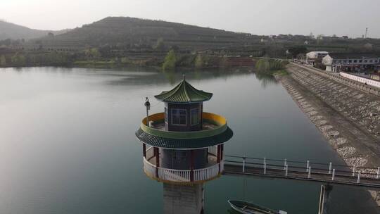 湖边水库灯塔美景空景