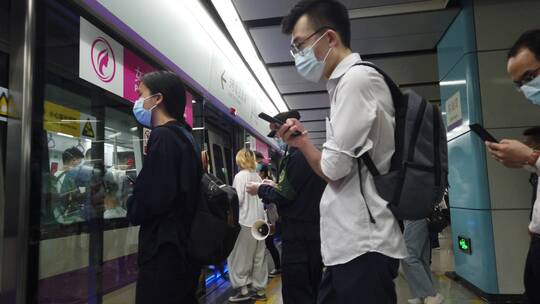 地铁 深圳地铁 挤地铁视频素材模板下载