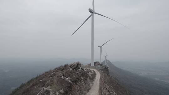 航拍湖南衡东鸡公岩自然风光风力发电机