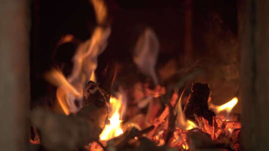 木炭燃烧灰烬篝火干柴烈火视频素材模板下载