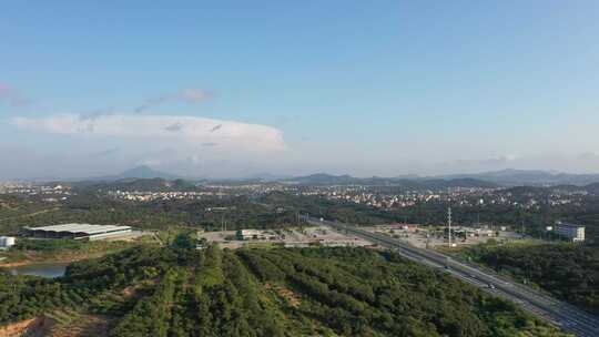 荔枝山树林房屋马路航拍