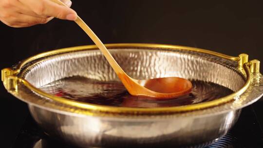 寿喜锅勺子成汤
