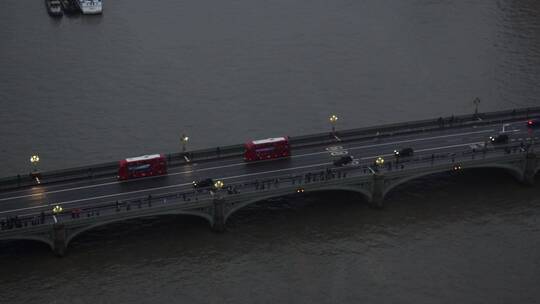 跨海大桥车辆的高角度镜头