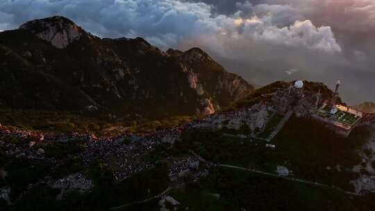 泰山之巅再现云海奇观