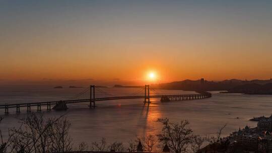 大连莲花山观景台跨海大桥日落延时视频素材模板下载