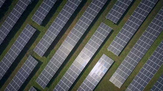 俯拍太阳能板新能源