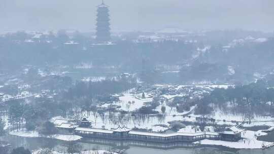 航拍瘦西湖景区园林大明寺观音山宋夹城雪景