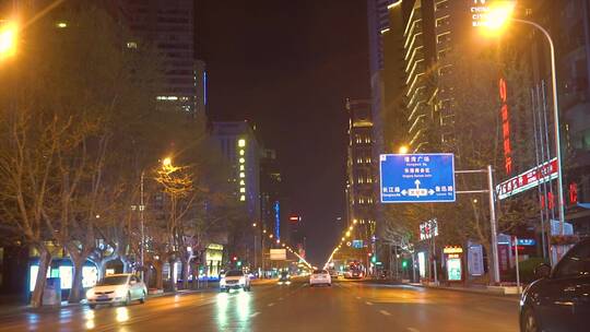 4K夜晚城市街道开车街景城市夜景