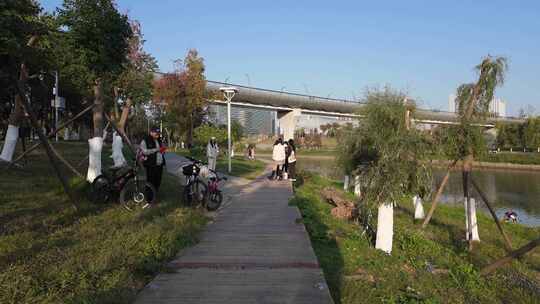 城市户外休闲生活延时摄影素材