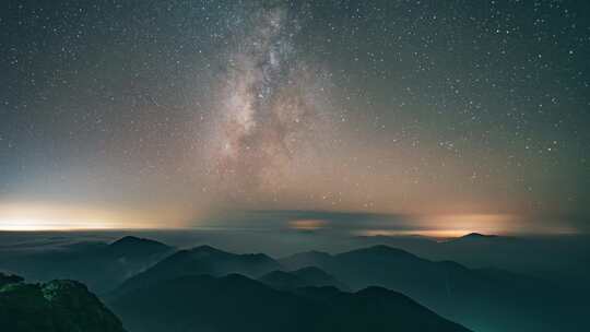 银河星空与山川延时摄影，广西桂林猫儿山