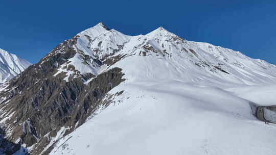 佐治亚州古多里美丽雪山的鸟瞰图