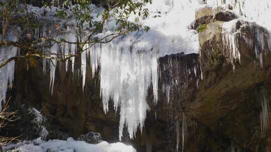 冰瀑布冰挂流水