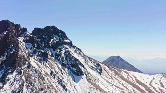 雪山山脉远景全景