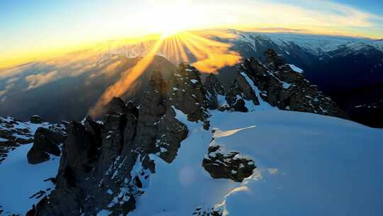 雪山日出日照金山航拍