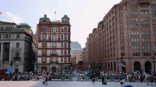 外滩万国建筑群人潮涌动繁华的外滩建筑群
