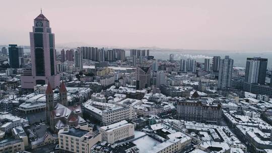 山东青岛栈桥老城区雪景下雪冬天