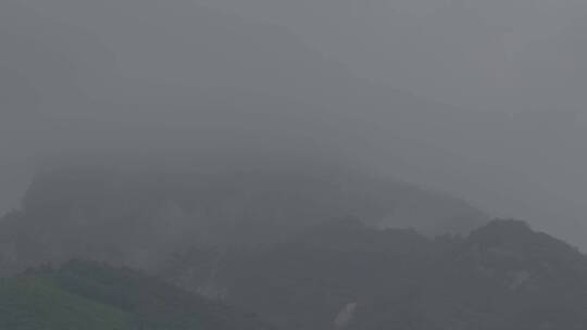 伏天云雾弥漫的大山LOG视频素材模板下载