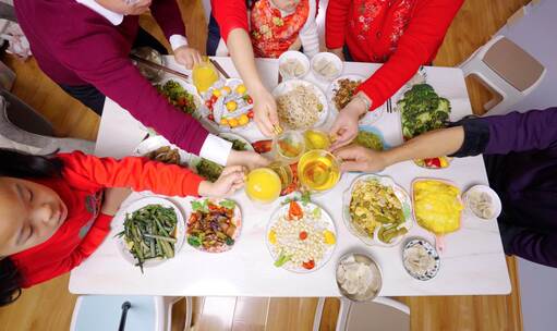 过年一家人团圆-年夜饭家人视频素材模板下载