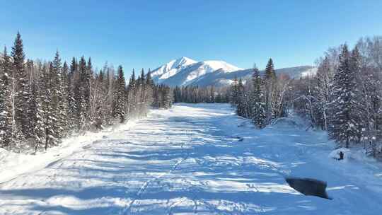 新疆冬季旅游 禾木 雪山 禾木雪景