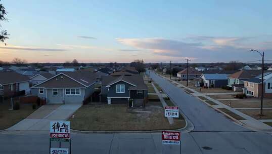 住宅区街道待售房屋景象
