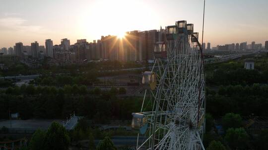 洛阳隋唐植物园游乐场晚霞唯美公园城市下班