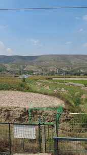 竖屏沿途火车窗外风景西北山川实拍