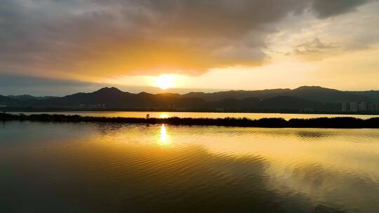 4K航拍昆明市滇池大观公园湿地夕阳5