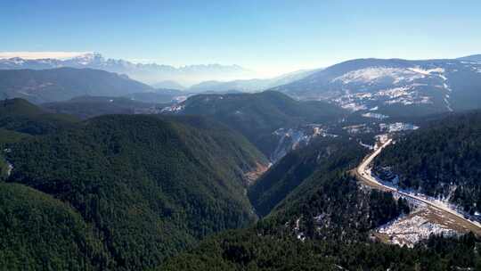 云南香格里拉雪山公路