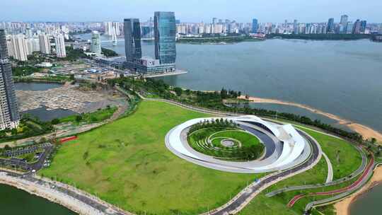 航拍海南海口海甸岛天空之山城市天际线风景